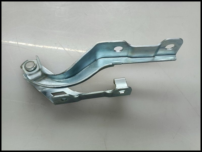 MG ZS Bonnet Hinge Left — OEM Part 10230187